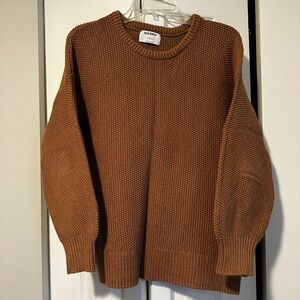 Old Navy Women’s brown knit pullover sweater.